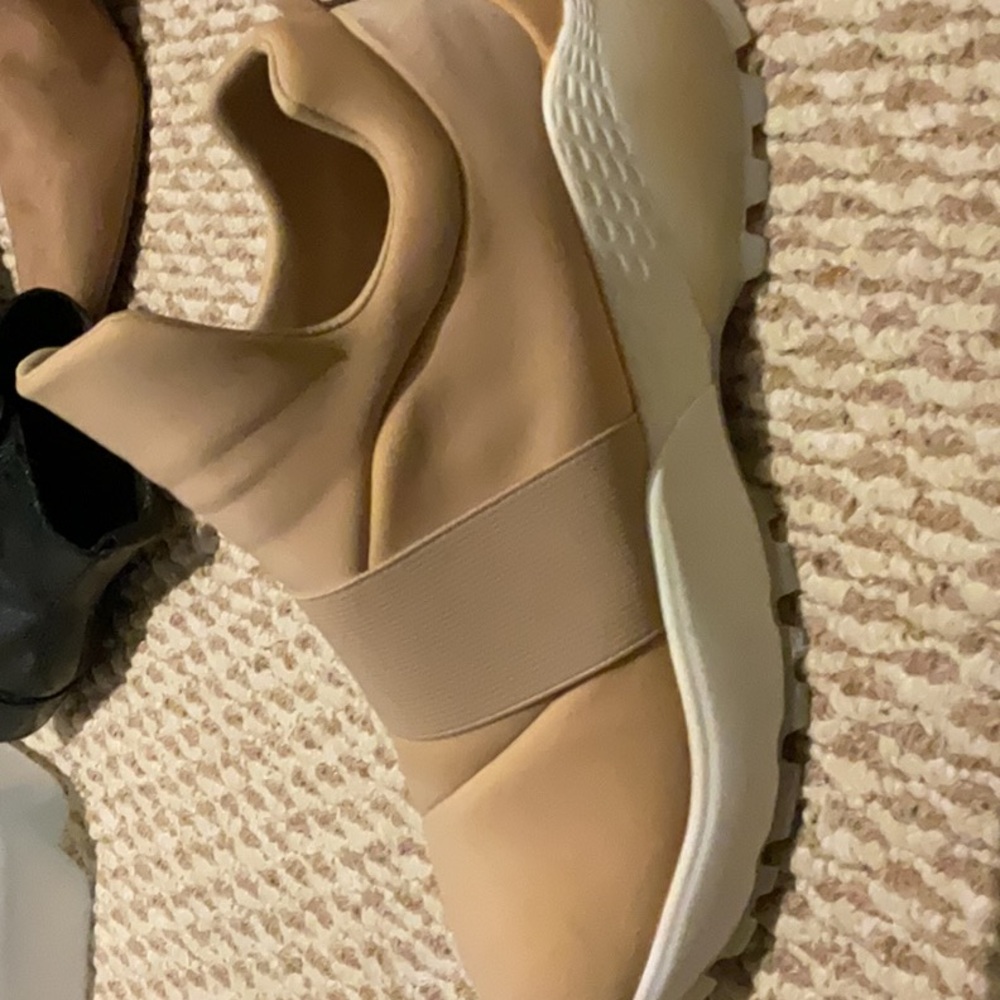 J/SLIDES  Womens Manic Comfort Sneakers Beige 7.5